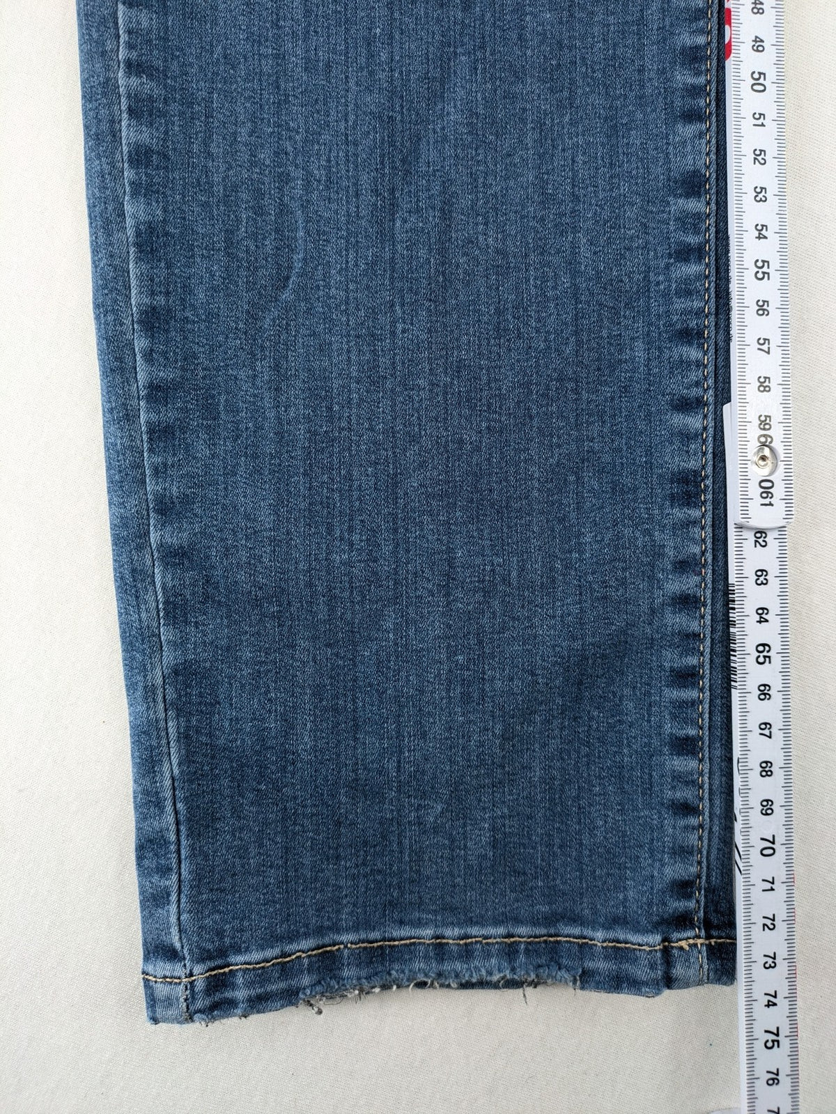 Walbusch blue straight jeans 5-pocket design with zipper and button closure