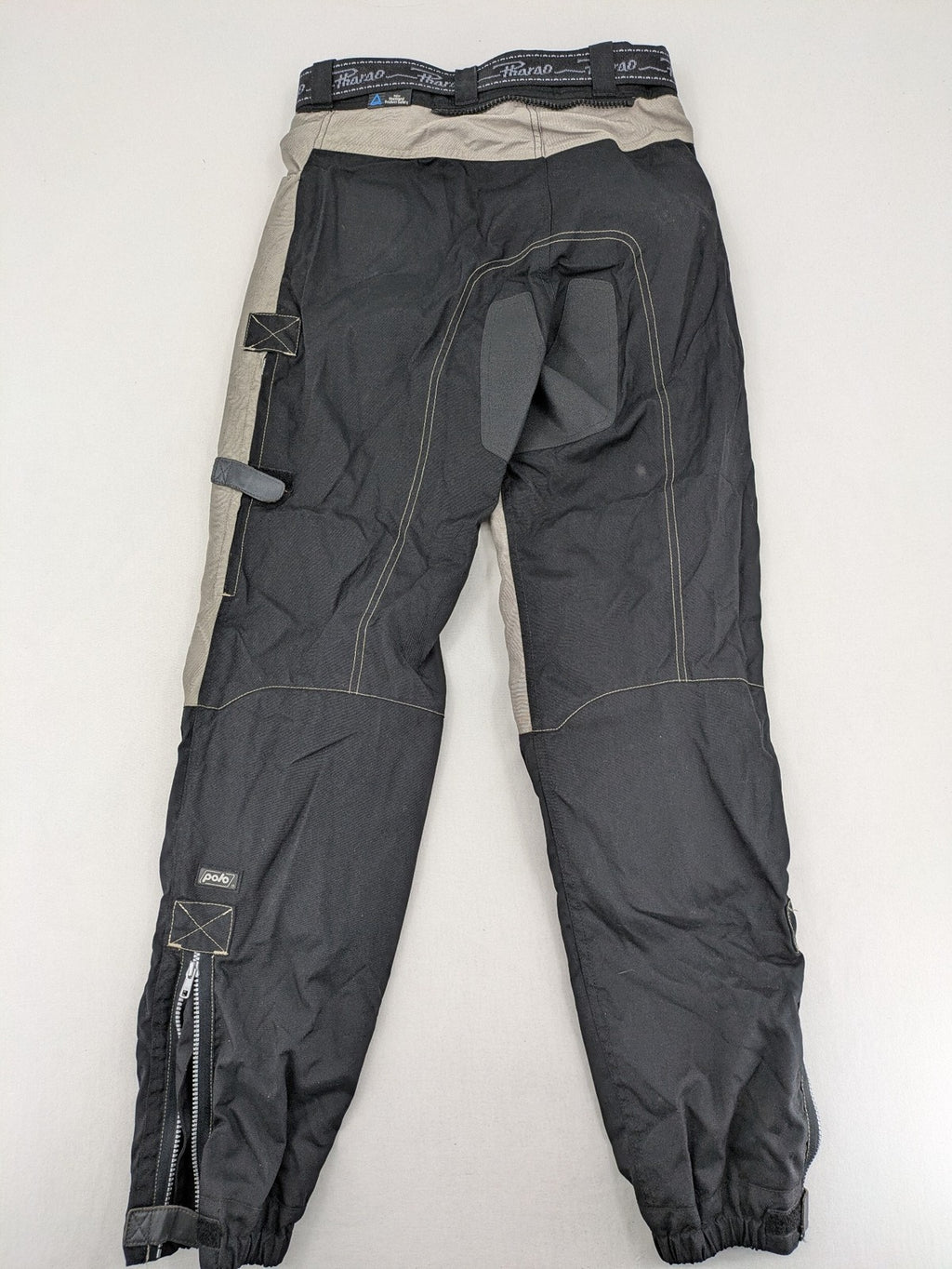 Pharao cream chaps with integrated knee protectors and adjustable waist belt.