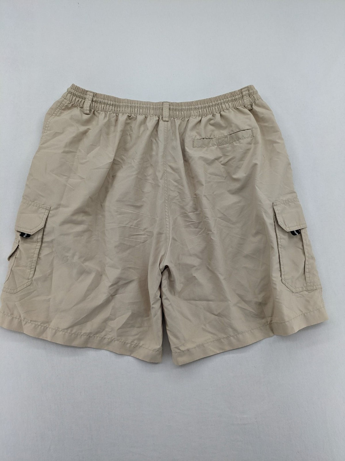 MAI Fashion beige cargo shorts with elastic waistband and spacious side pockets.