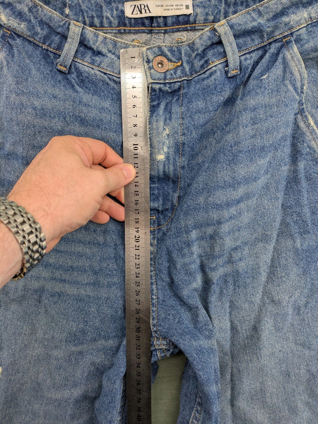 Zara blue wide leg jeans high rise with distressed details and 5-pocket design.