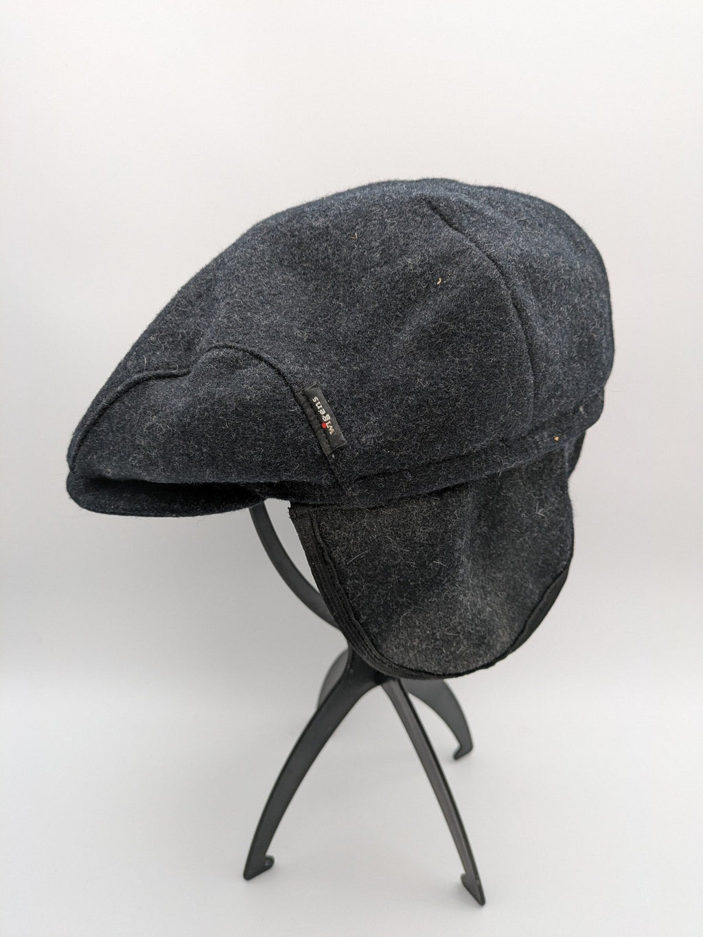 Wigéns grey flat cap wool with foldable ear flaps and classic design.