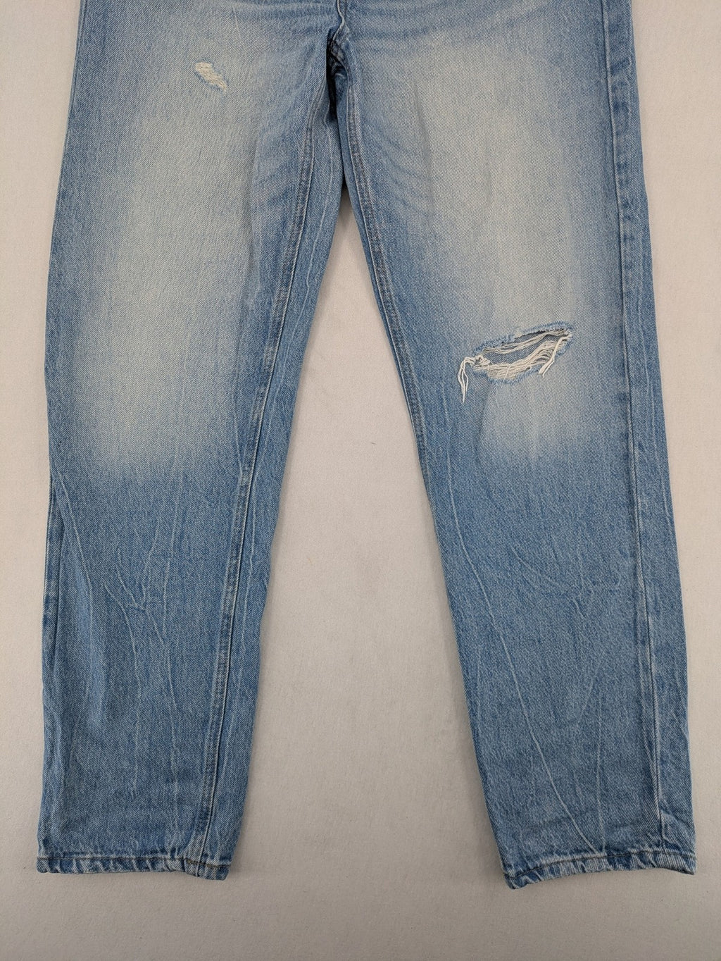 FB Sister blue mom jeans high waist distressed look with classic 5-pocket design.