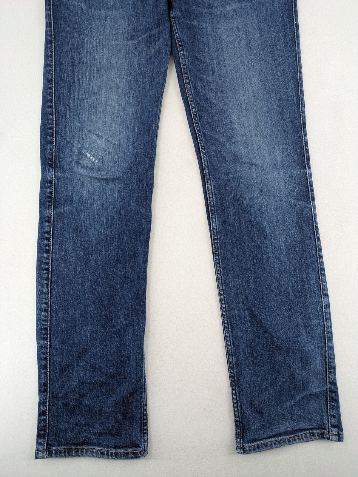 Mustang blue tapered jeans with slim fit, medium rise, and classic denim texture.