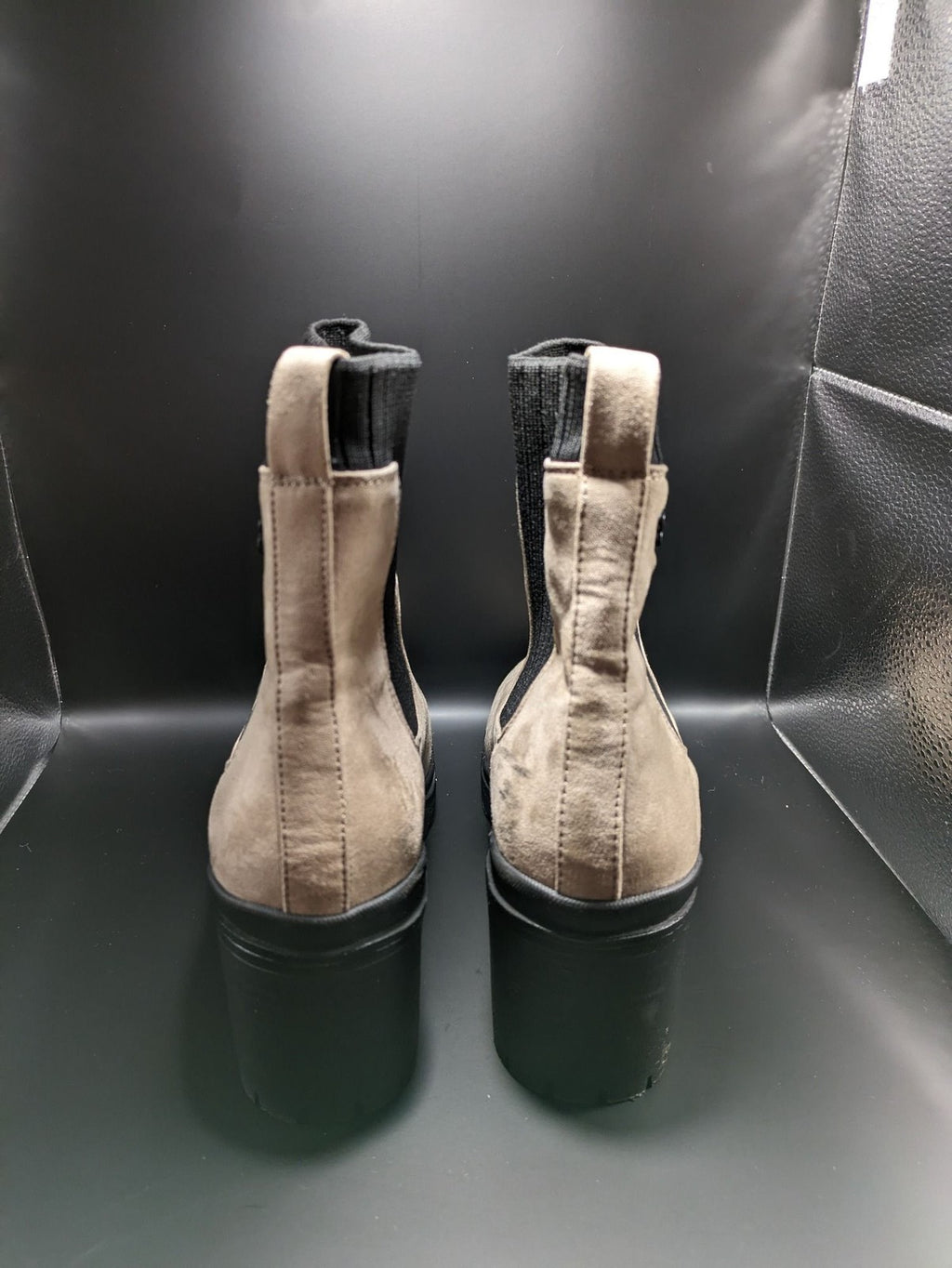 s.Oliver beige Chelsea boots suede with block heel and elastic side panels
