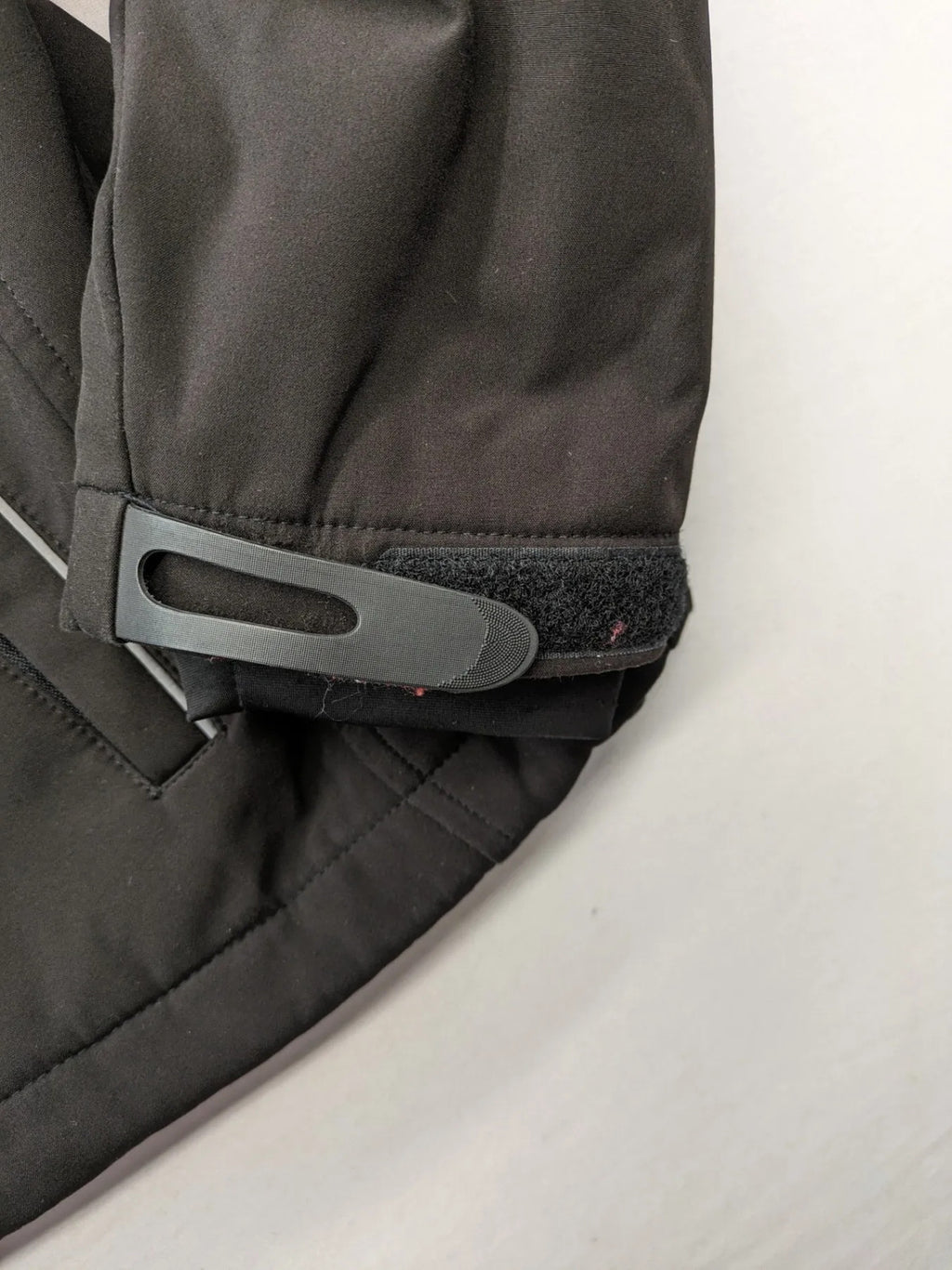 James & Nicholson grey softshell jacket with fleece lining and multiple zip pockets.