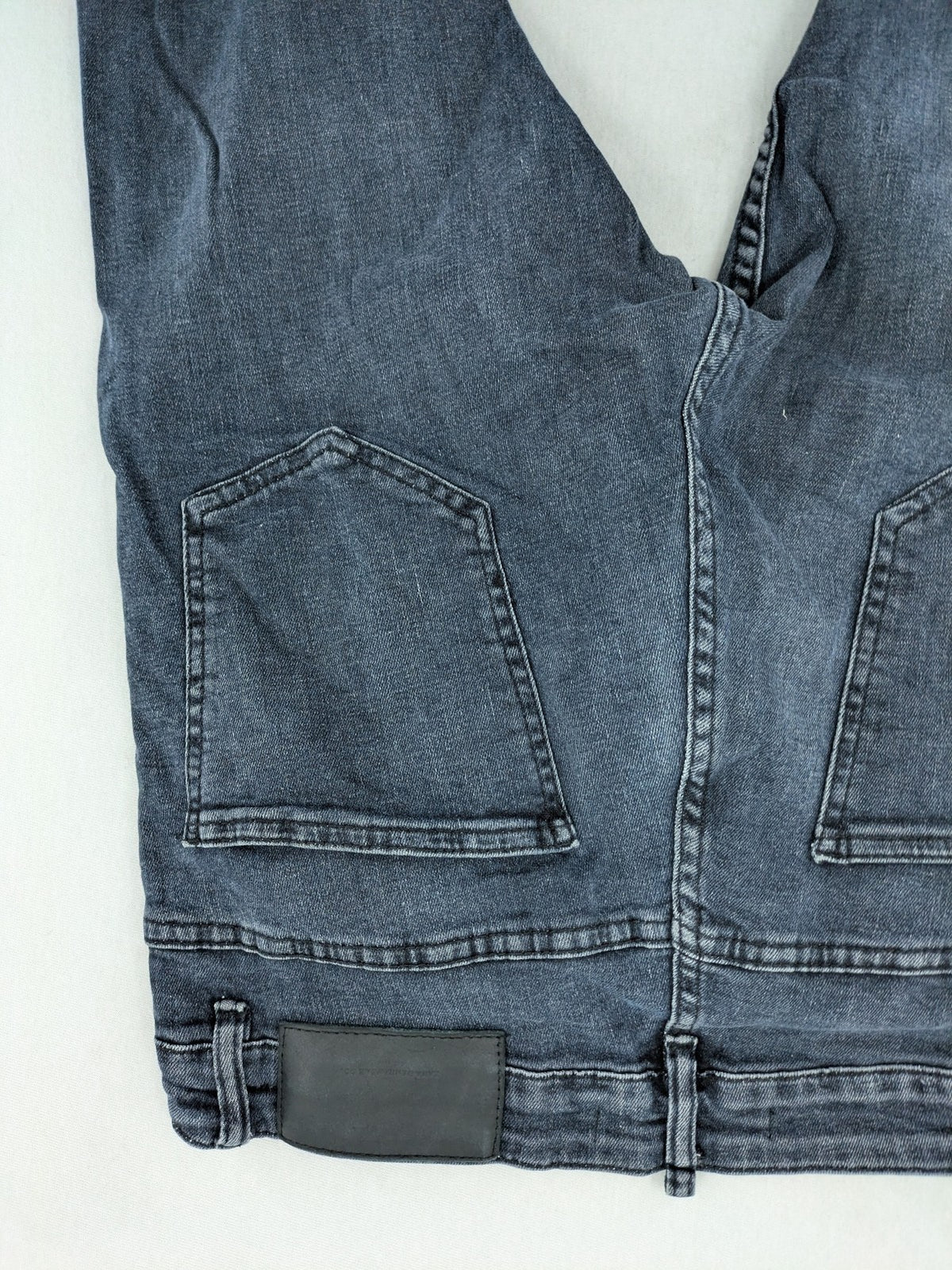 Zara blue slim fit jeans with classic 5-pocket design and subtle wash effect.