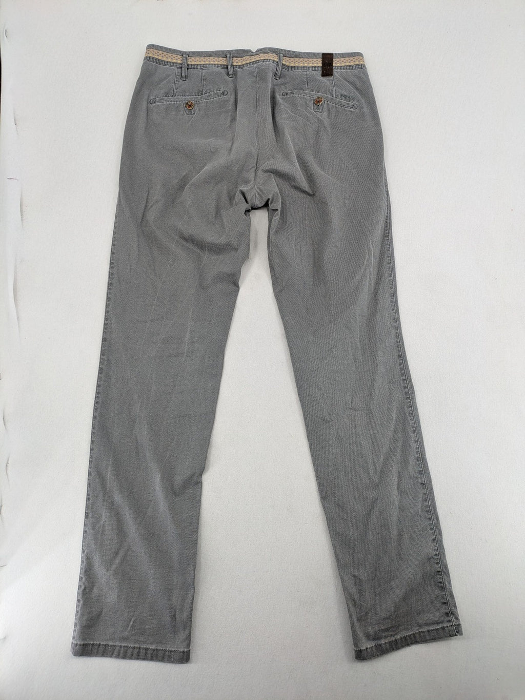 MMX grey chino pants with patterned interior lining and contrasting waistband, made from organic cotton.