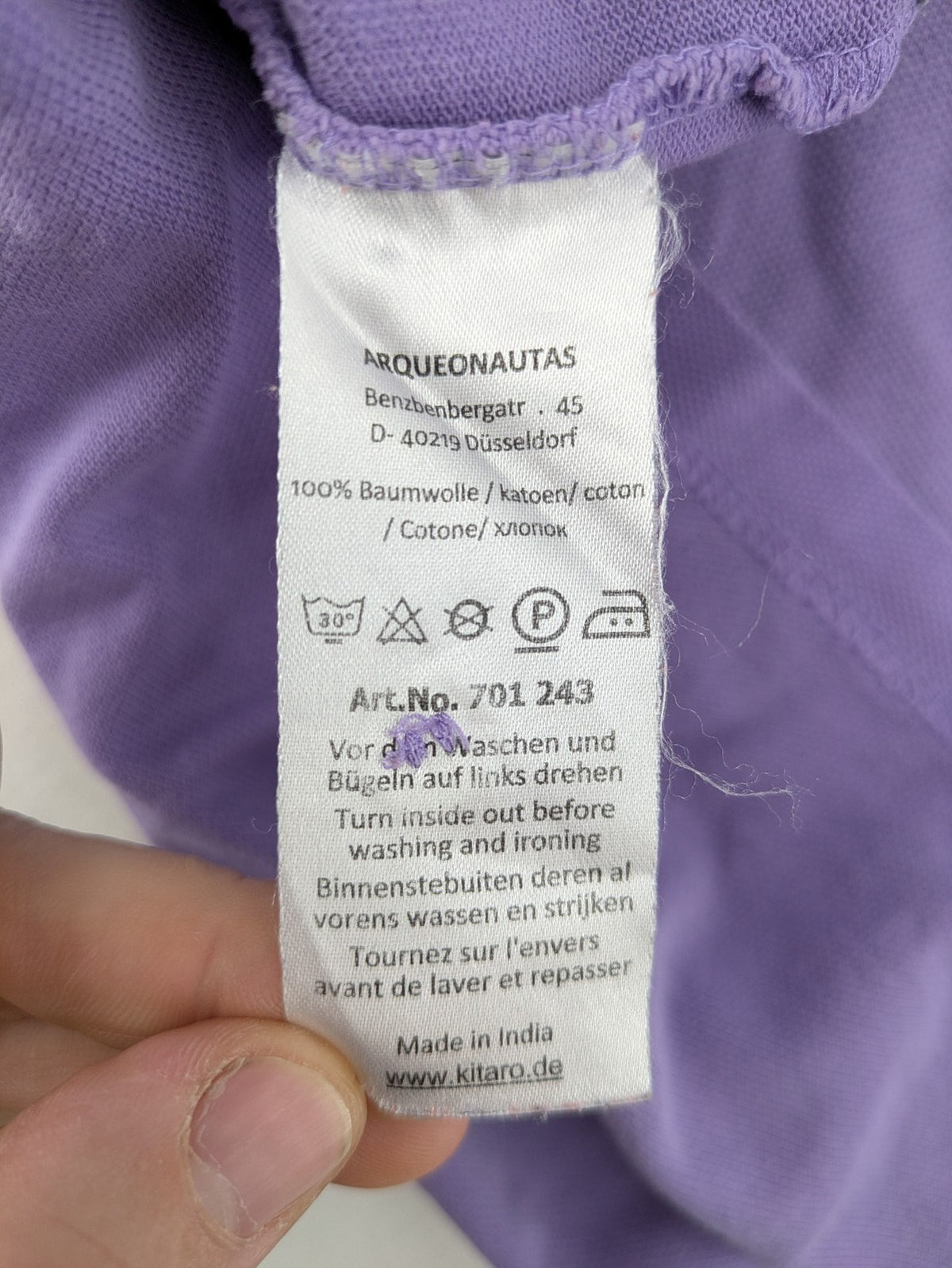 Arqueonautas purple polo shirt, short sleeves, embroidered logo, 100% cotton.