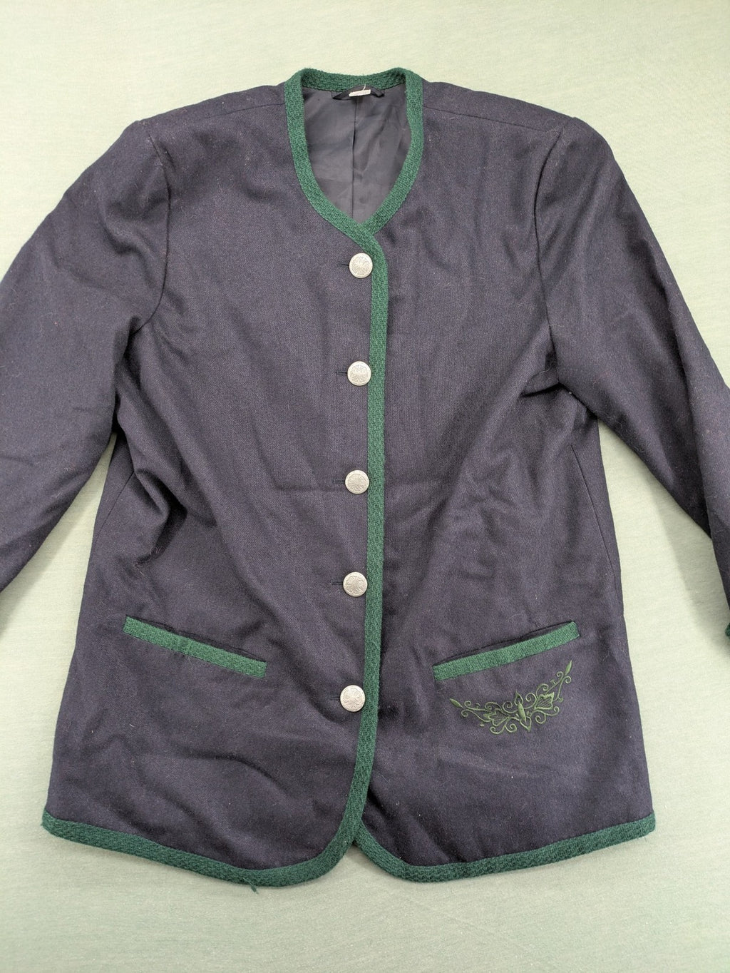 Blazer green and navy jacket with embroidered details and silver buttons.