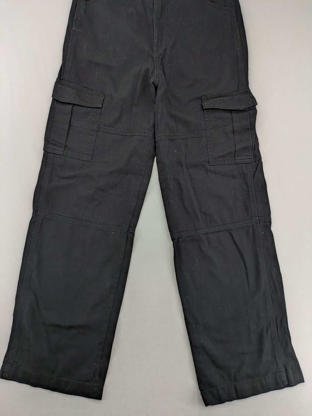 H&M Divided black cargo pants high waist cotton with multiple pockets and straight leg.