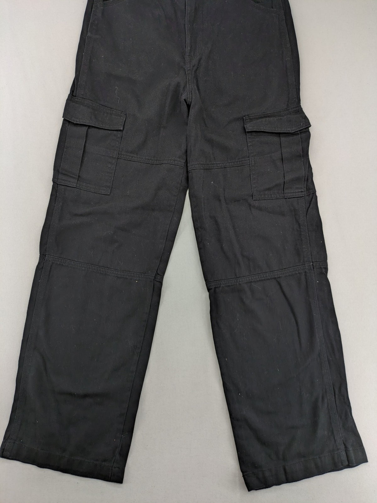 H&M Divided black cargo pants high waist cotton with multiple pockets and straight leg.