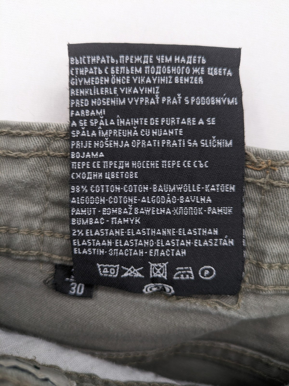 C&A pink chino pants classic 5-pocket style with zipper, made of stretch cotton.
