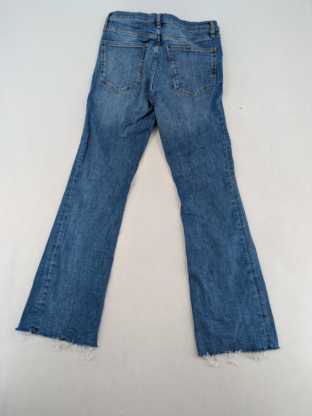 MNG blue straight jeans with kick-flare leg and raw hem, made of cotton blend.