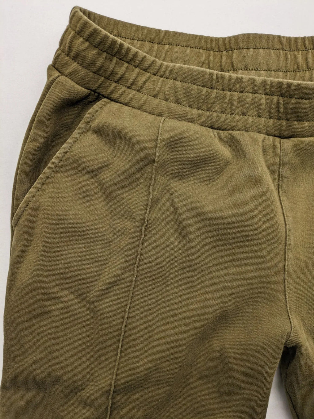 Marc O'Polo khaki joggers with elastic waistband and stylish front seams.