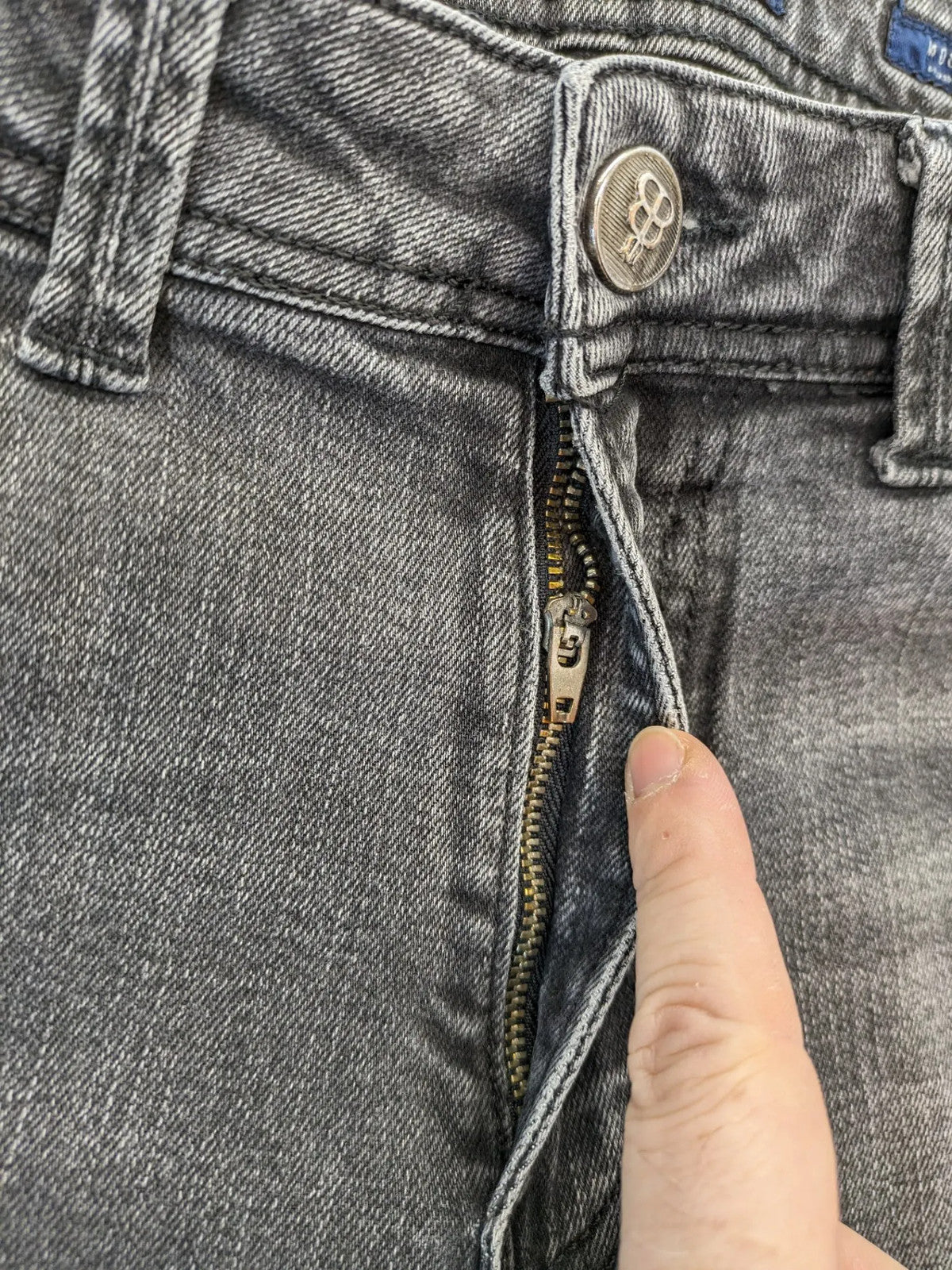 Denim grey straight jeans 5-pocket design with subtle brand details and zipper closure.