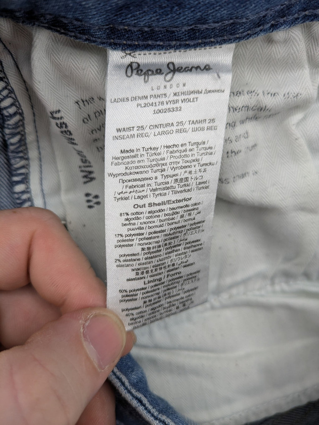 Pepe Jeans blue mom fit jeans high waist with Wiser Wash technology and carrot cut.