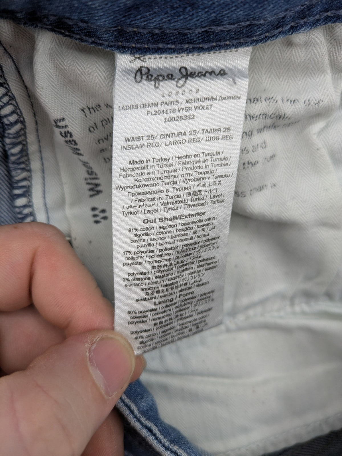 Pepe Jeans blue mom fit jeans high waist with Wiser Wash technology and carrot cut.