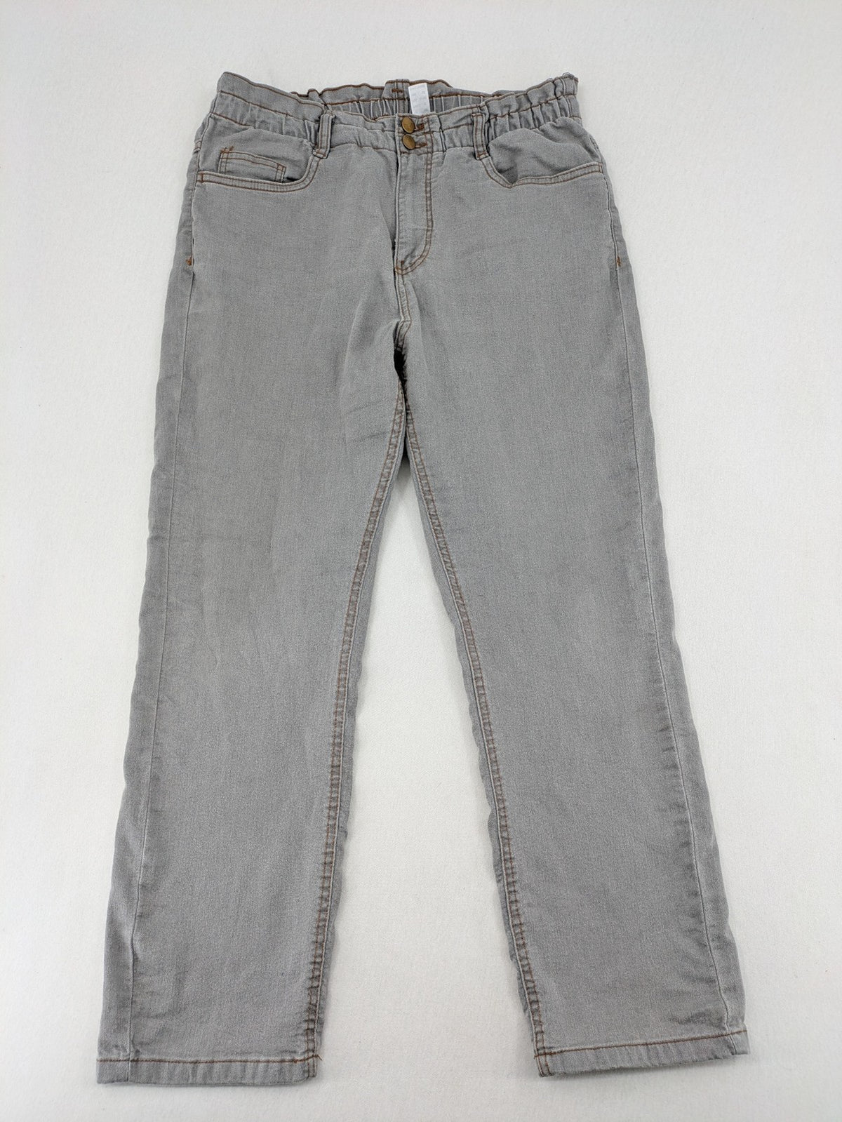 Damen grey paperbag jeans high waist with elastic waistband and contrasting stitching details.