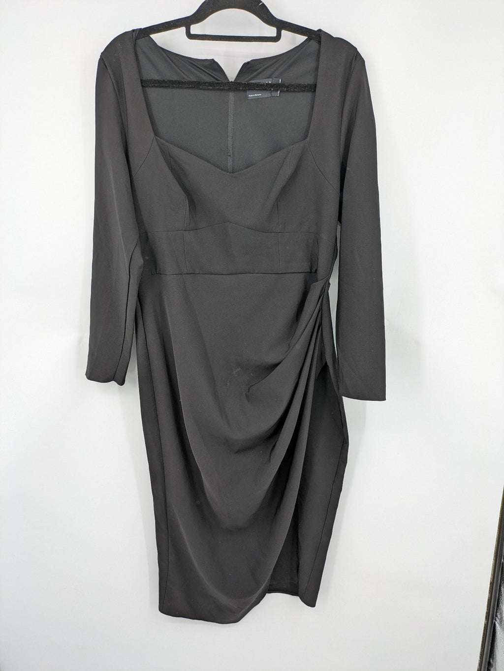 ASOS DESIGN black midikleid with square neckline and side ruching in stretch fabric.