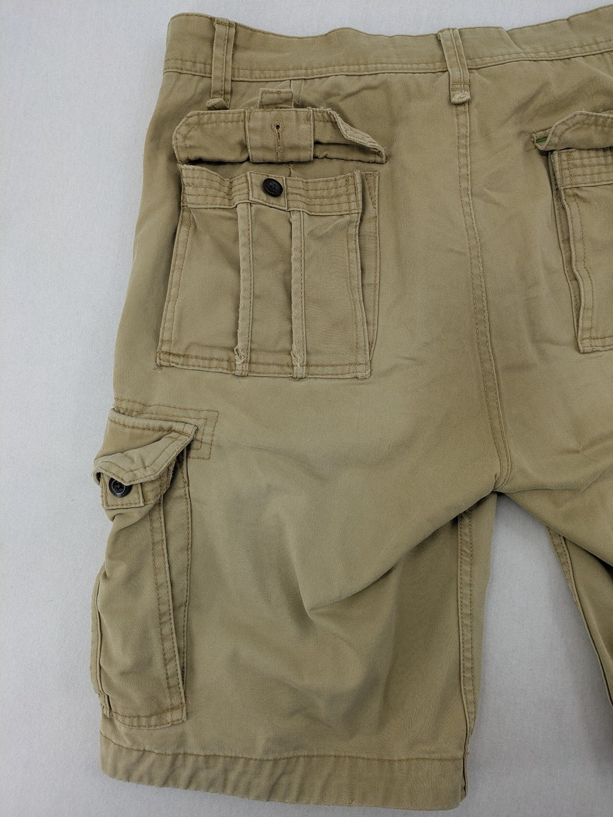 Angelo Litrico beige cargo shorts with multiple pockets and durable cotton material.