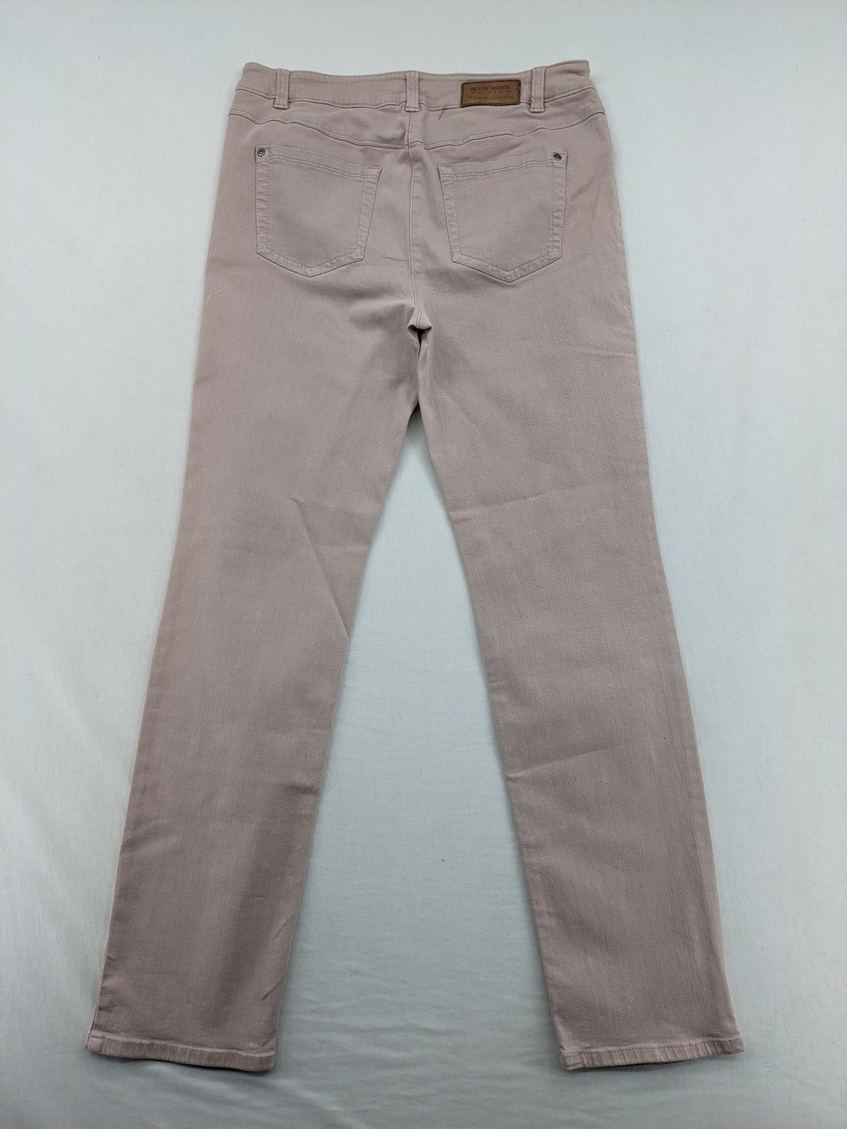 Gerry Weber pink straight jeans classic 5-pocket style with zipper and button closure.