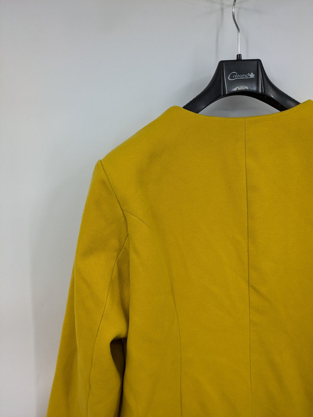 Bpc Selection yellow jacket kragenlos design with button placket and front pockets.