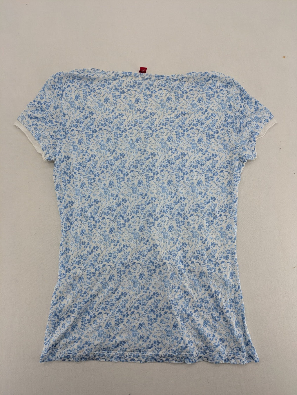 edc blue and white floral top short sleeve gathered neckline decorative eyelets