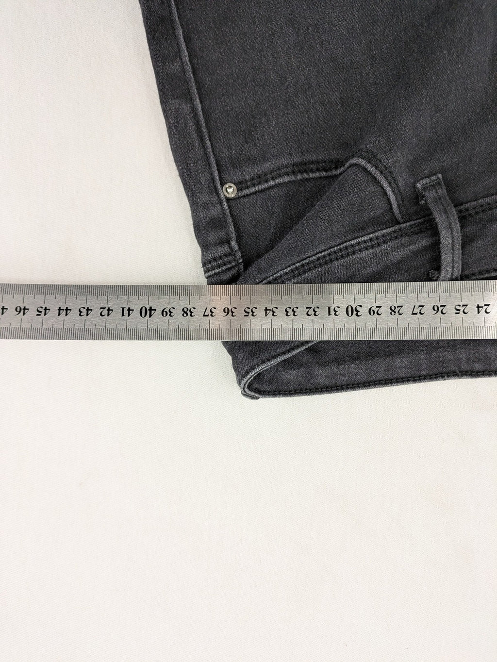 Denim & Co. skinny jeans black washed 5-pocket style with stretch material