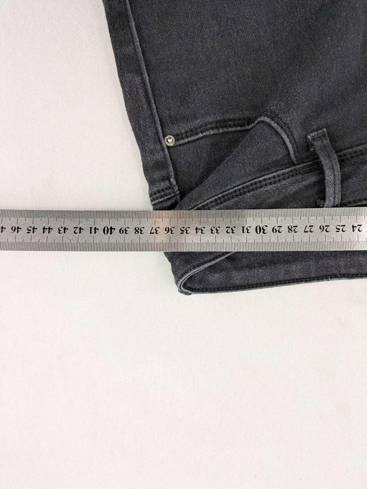 Denim & Co. skinny jeans black washed 5-pocket style with stretch material