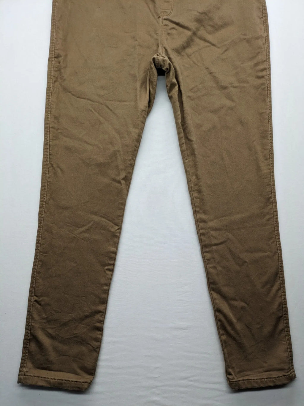 Laura Torelli khaki jeggings slim fit with elastic waistband and functional back pockets.