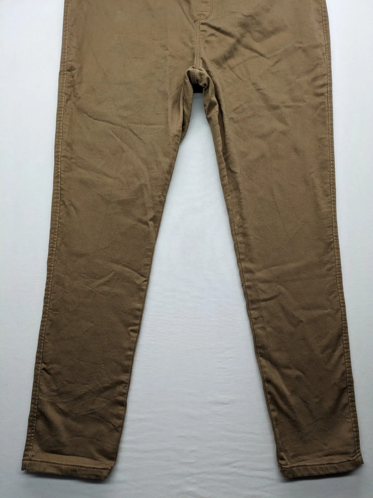Laura Torelli khaki jeggings slim fit with elastic waistband and functional back pockets.