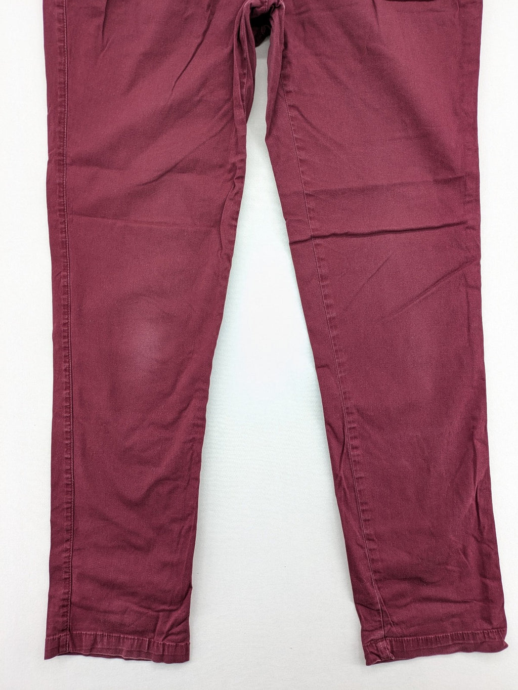 BPC Bonprix burgundy chino pants with front pleats and floral pocket lining.