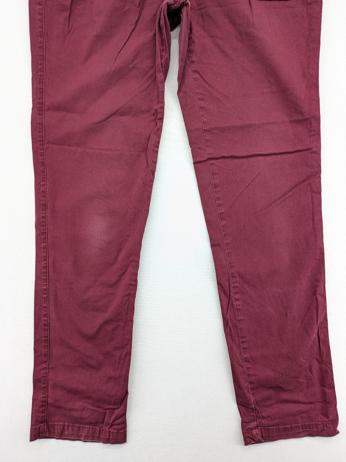 BPC Bonprix burgundy chino pants with front pleats and floral pocket lining.