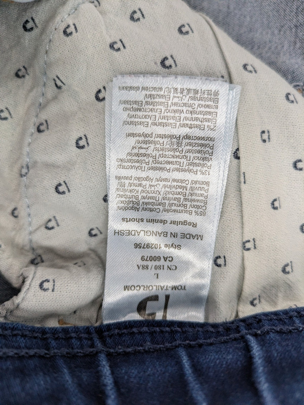Tom Tailor Denim blue bicycle shorts with elastic waistband and functional drawstring, classic five-pocket style.