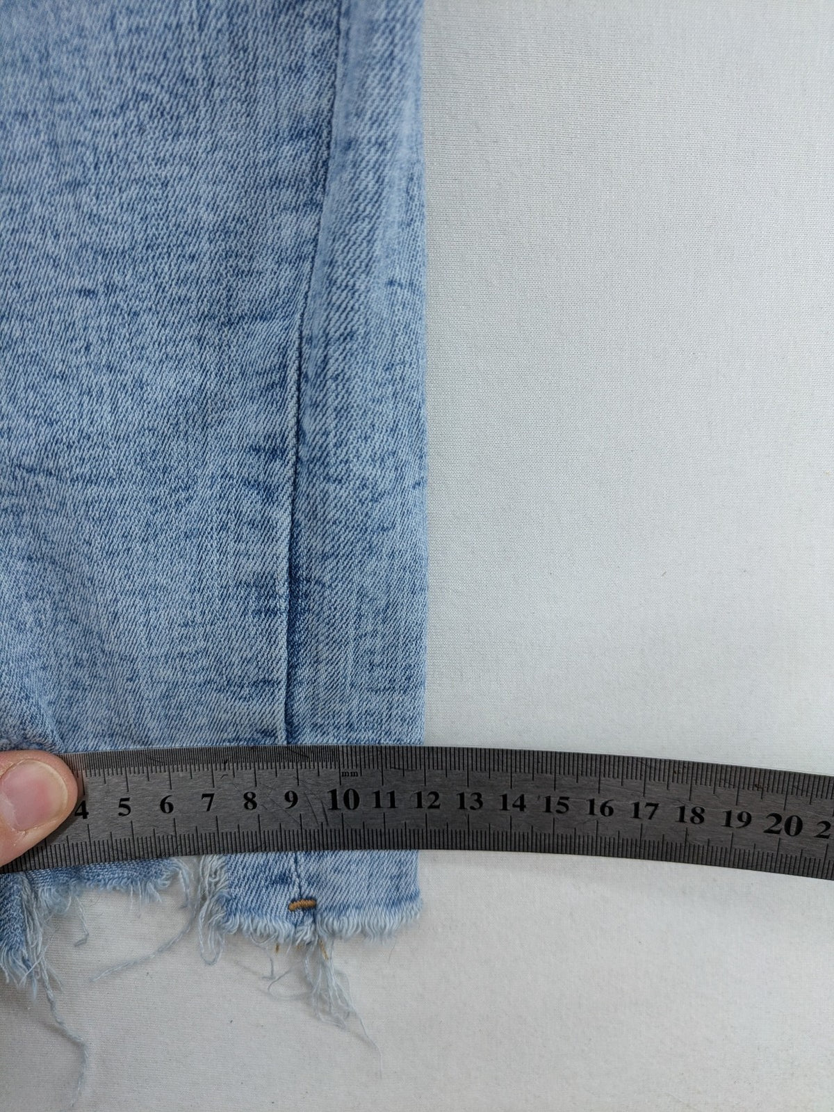Clockhouse blue skinny jeans with distressed details and frayed hem, mid-rise fit.