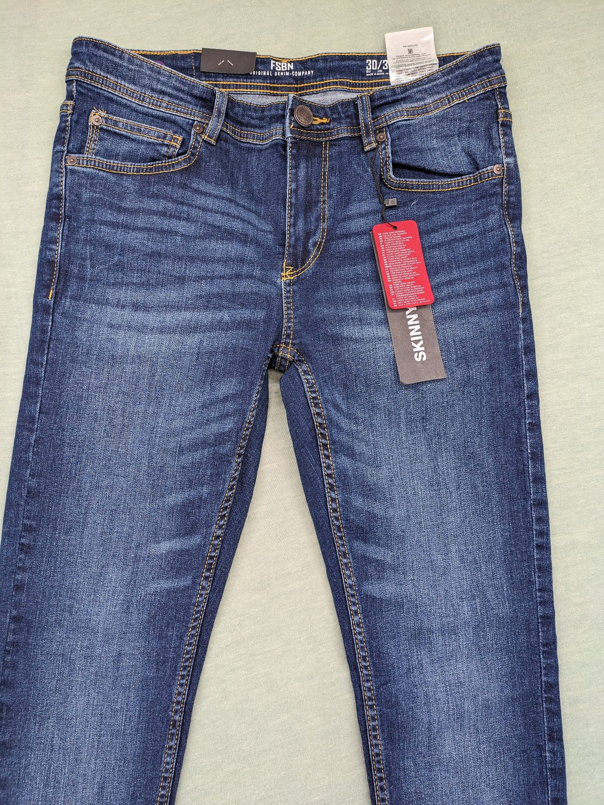 FSBN blue skinny jeans dark wash classic 5-pocket design with button closure