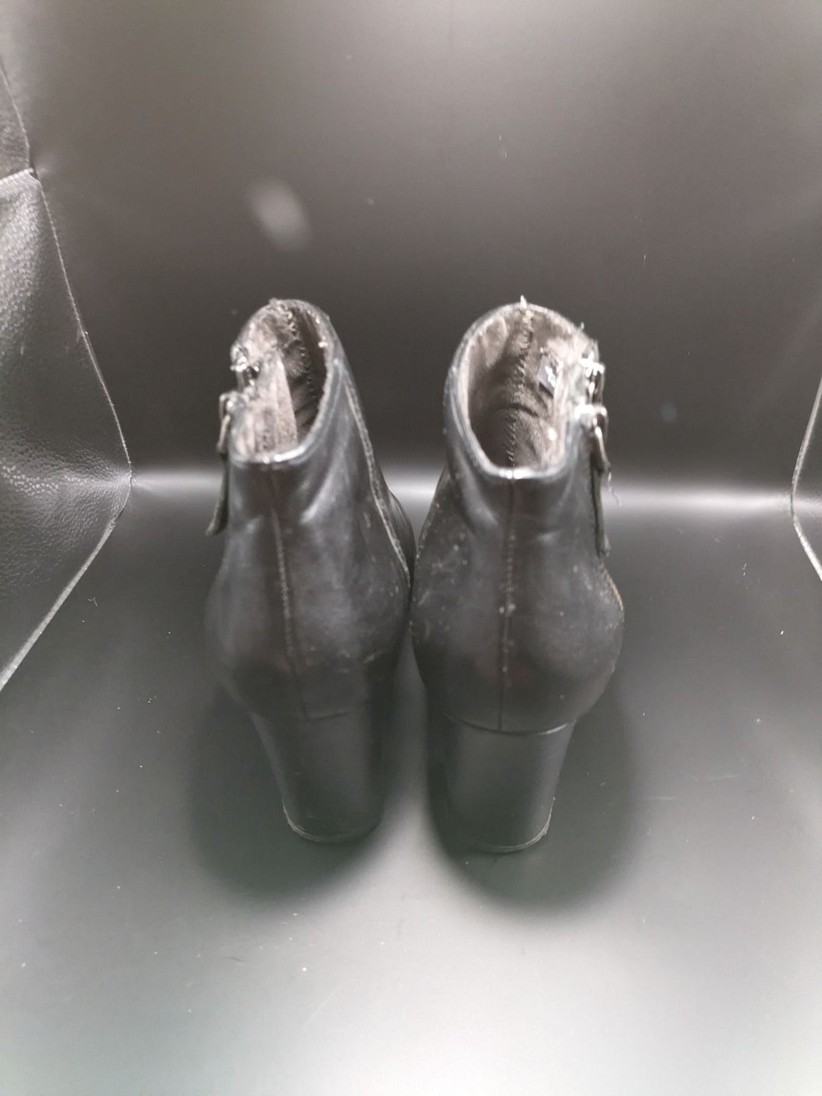 Tamaris black leather ankle boots with block heels and side zippers, size 39.