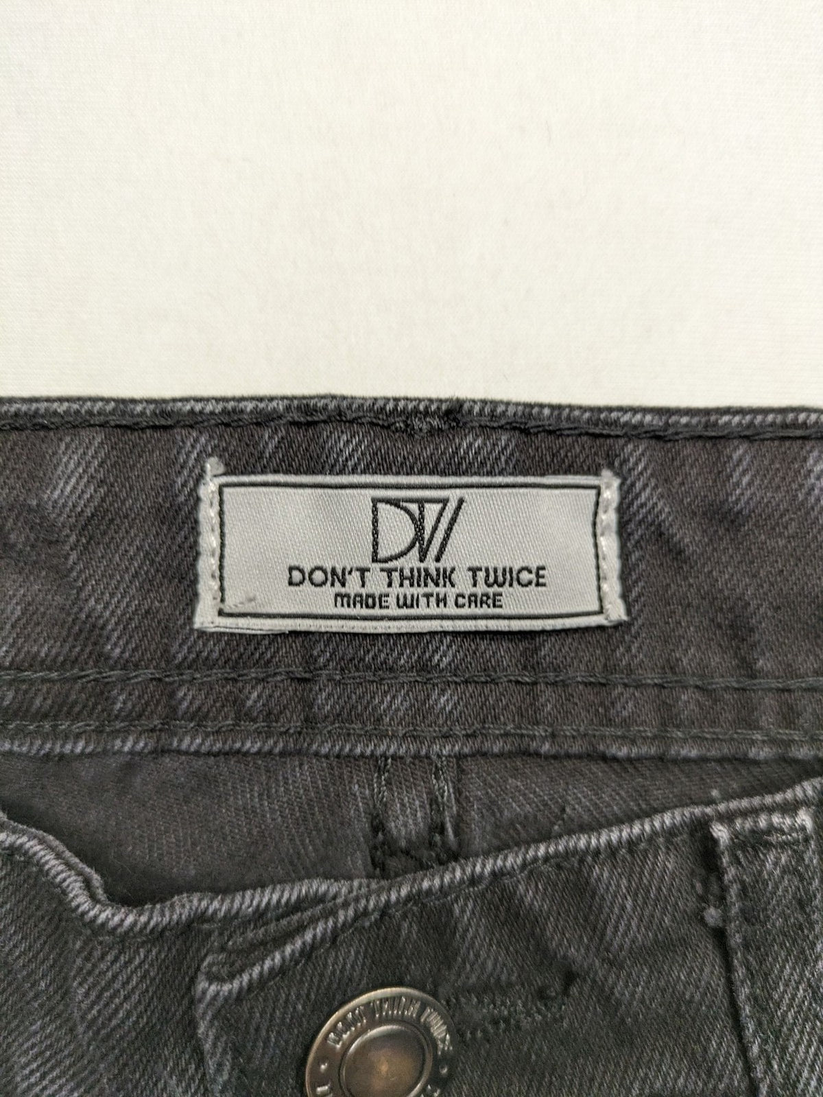 Don't Think Twice straight jeans black grey faded wash five-pocket design cotton denim
