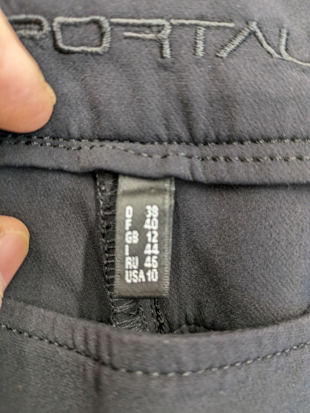 Sportalm Kitzbühel grey pants slim fit with embroidered back pockets and side zipper.