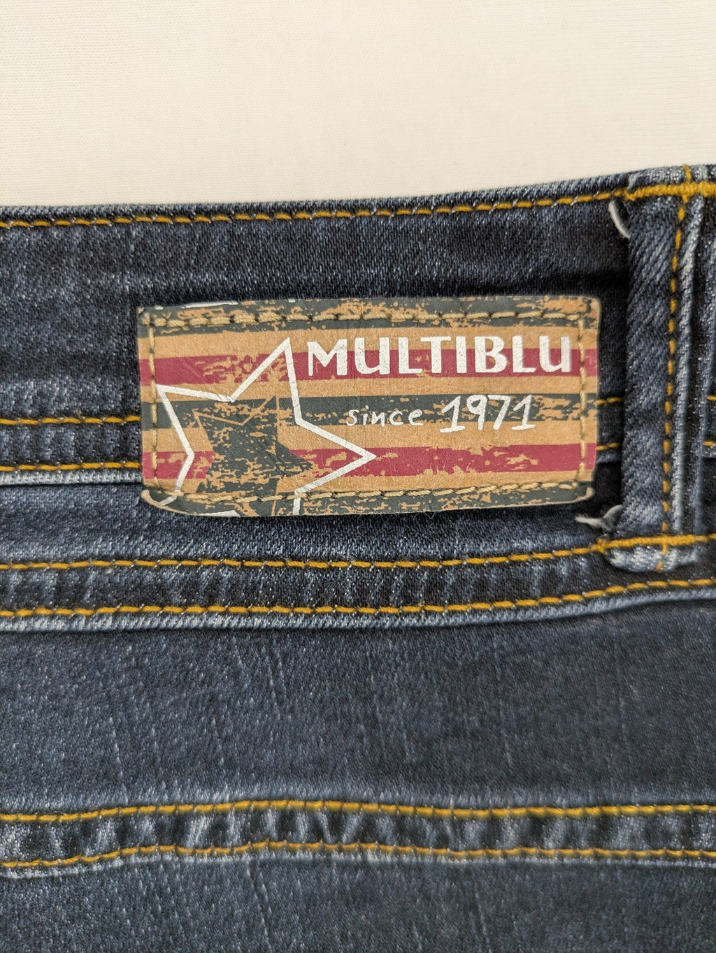Multiblu blue straight jeans medium waist used look 5-pocket design with button and zipper.