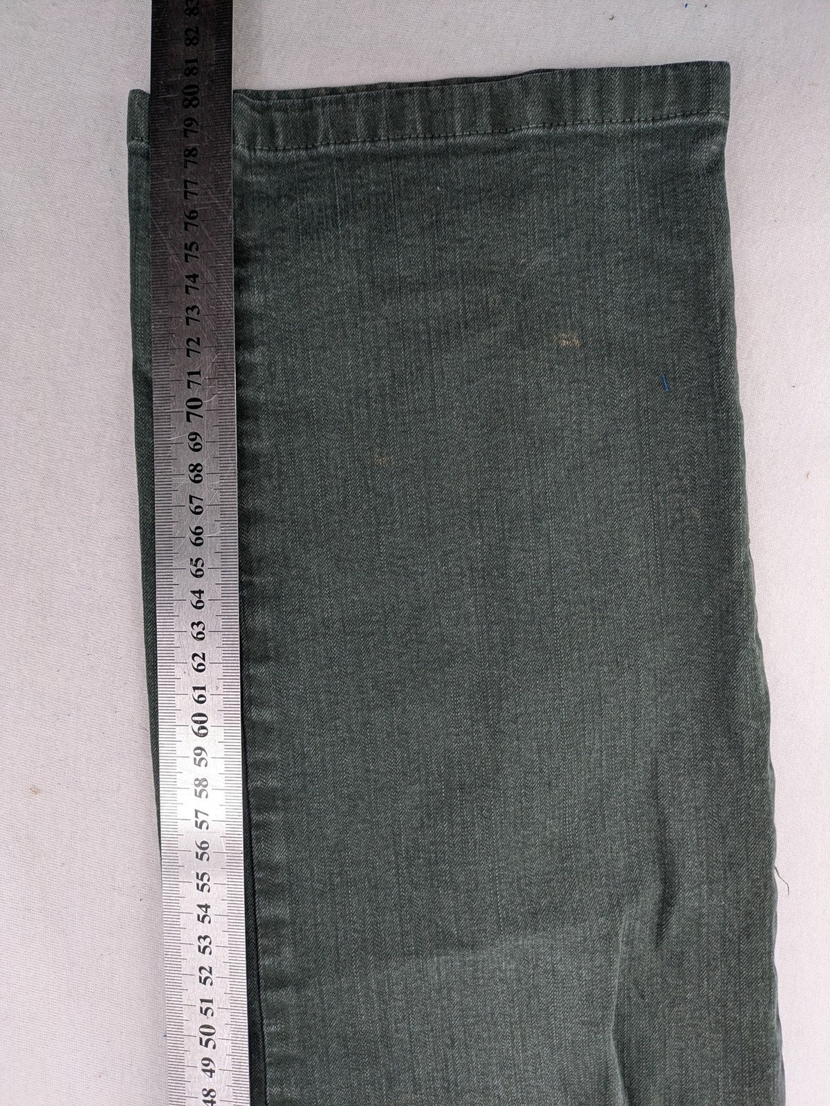 Zerres straight jeans dark green classic 5-pocket style with button and zipper closure.
