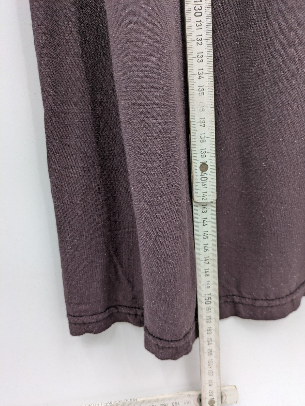 RAWAA gold maxikleid kaftan mit floraler Stickerei und glitzerndem Material, lange Ärmel.