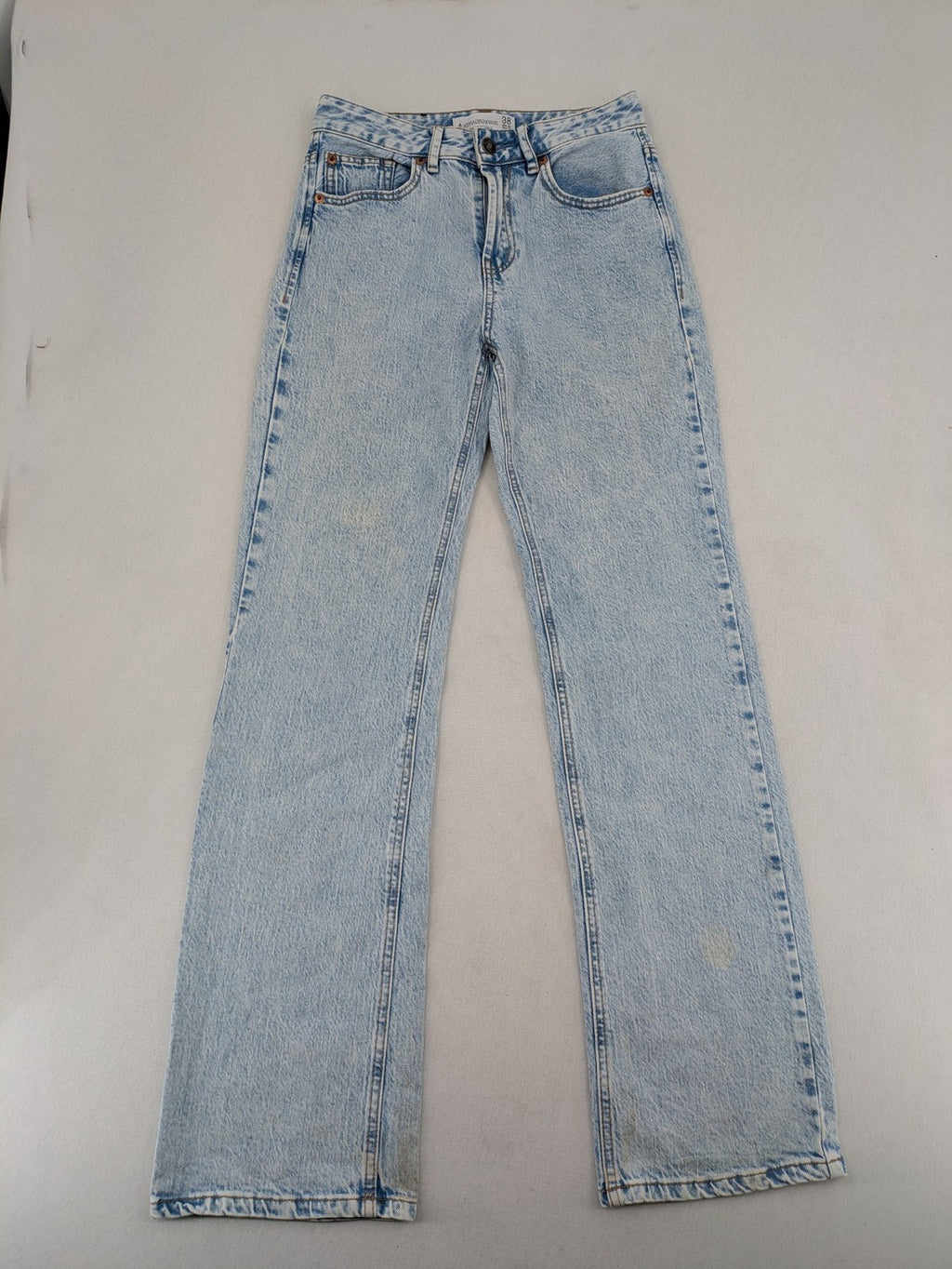 Stradivarius blue high waist flare jeans with acid wash and classic five-pocket design.