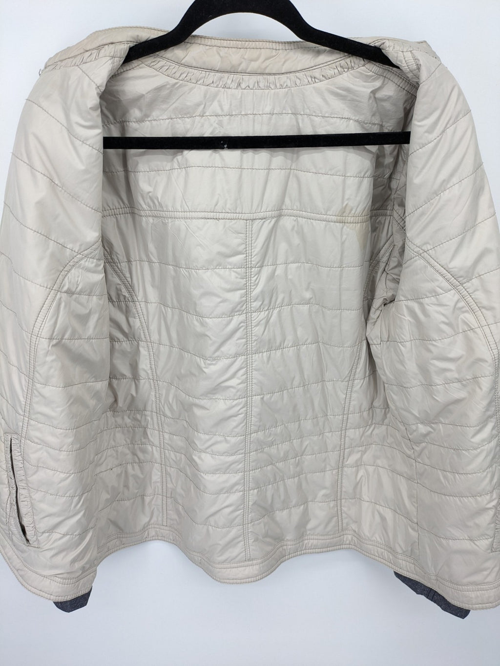 Bonita reversible jacket beige and blue, textured fabric, snap button closure.