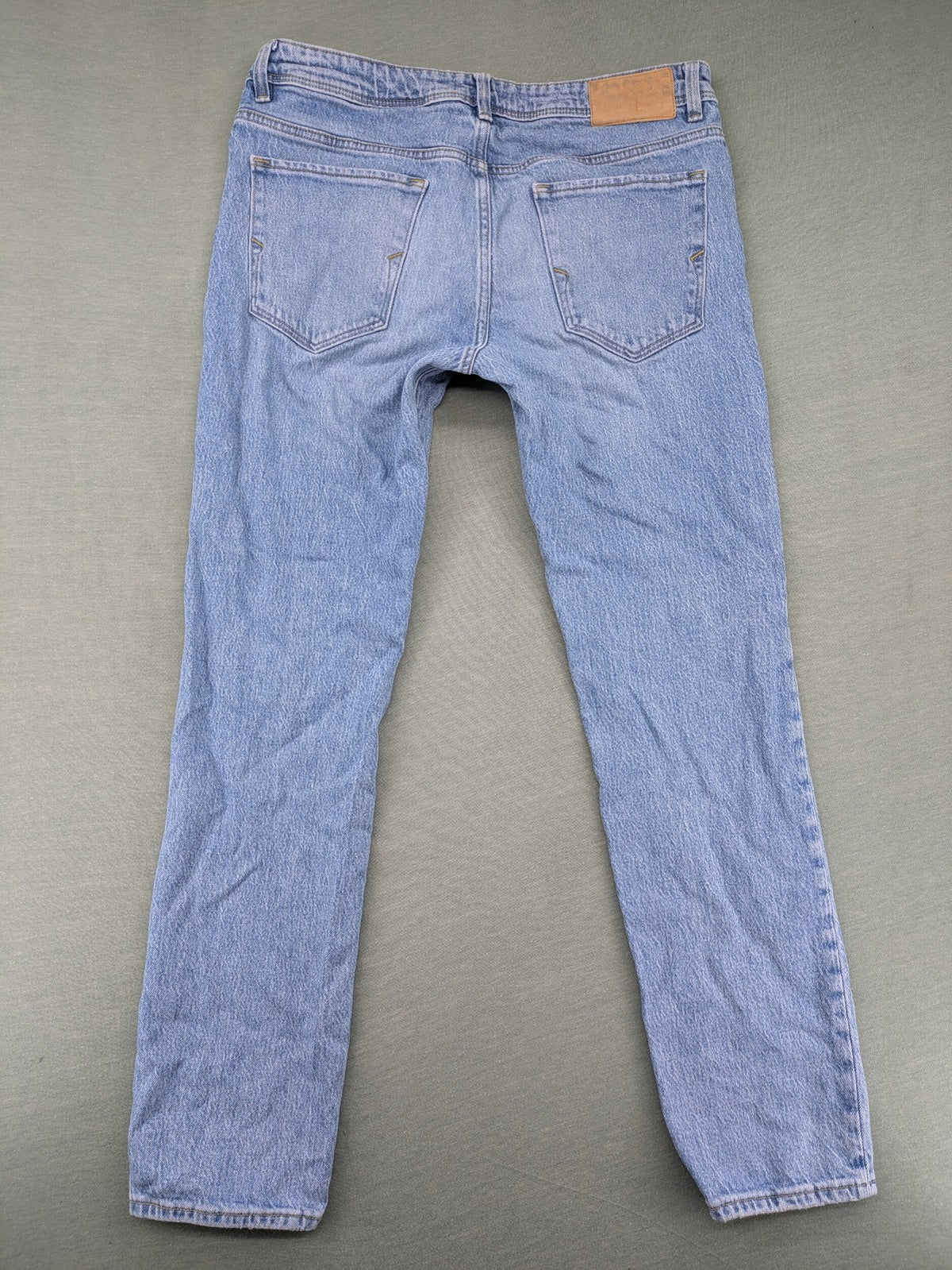 Selected Homme blue slim fit jeans with classic wash and stretch cotton material.