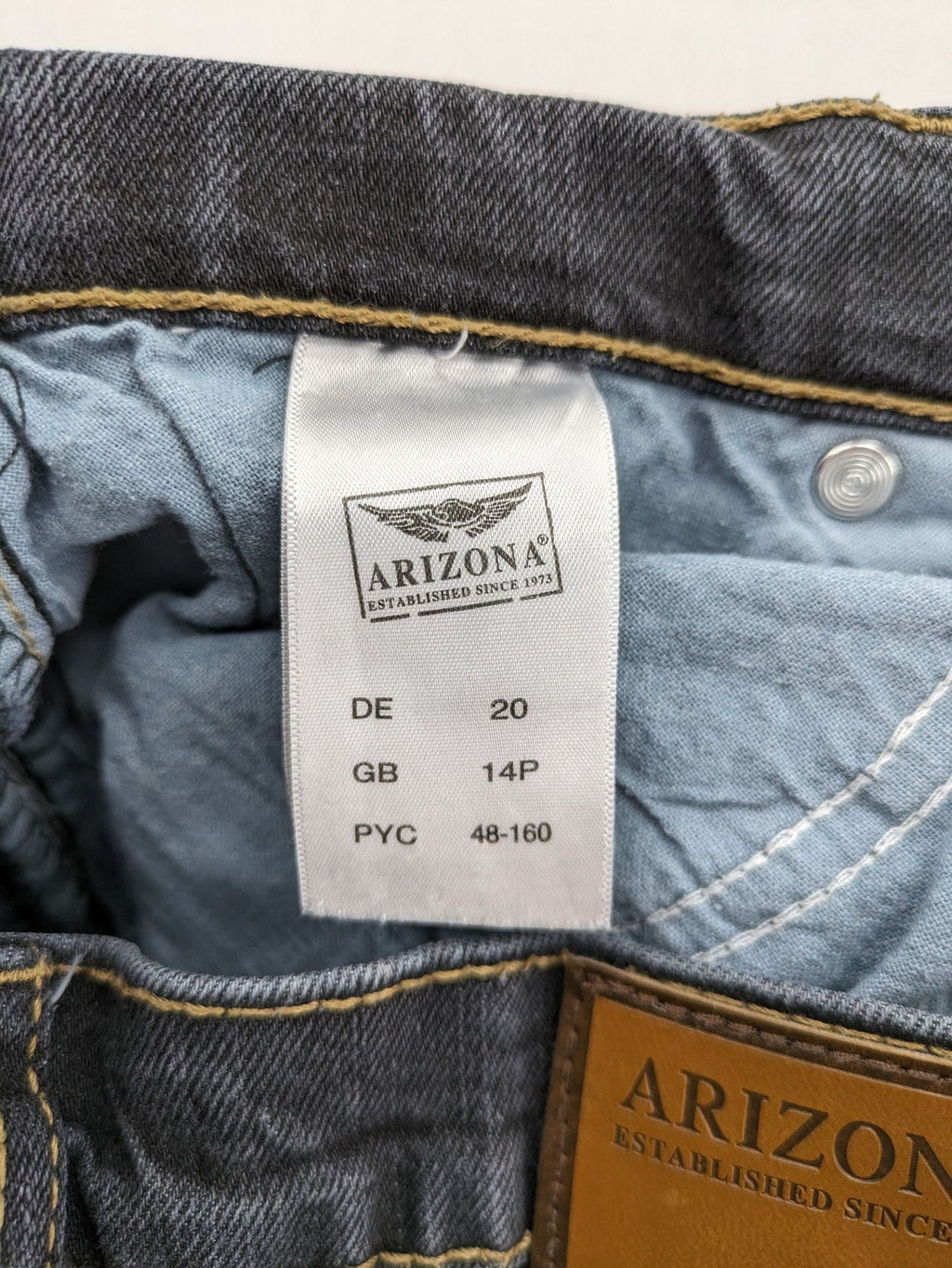 Arizona straight jeans blue with classic 5-pocket design and comfortable stretch fabric.
