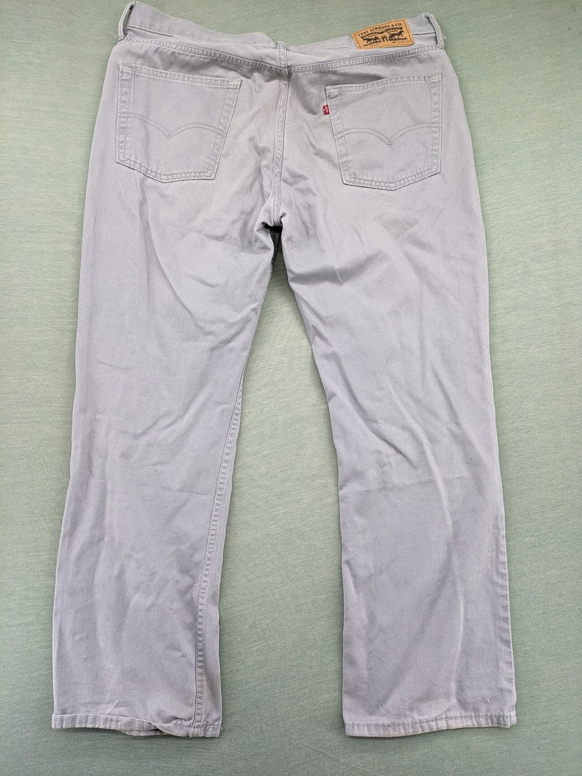 Levi's straight jeans purple classic 5-pocket design with iconic leather patch.