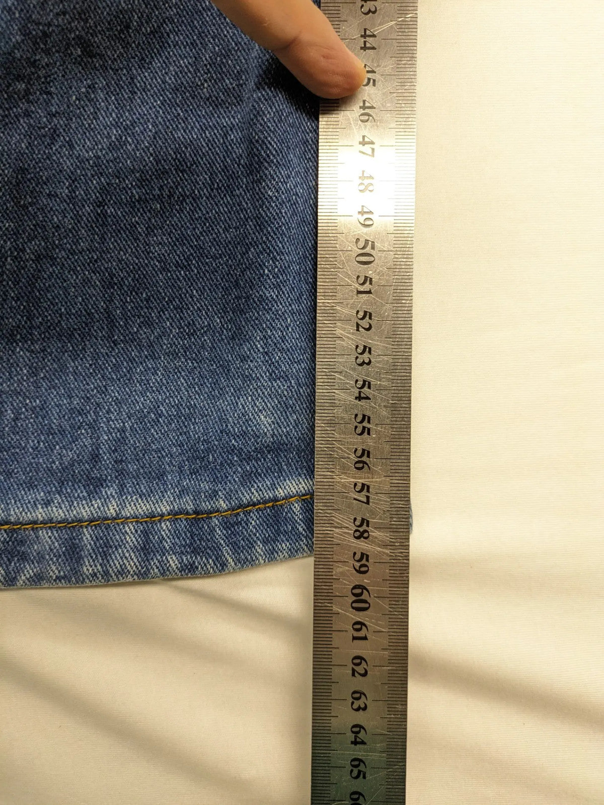 Ozzy blue straight jeans vintage 90s with pink logo patch and classic wash.