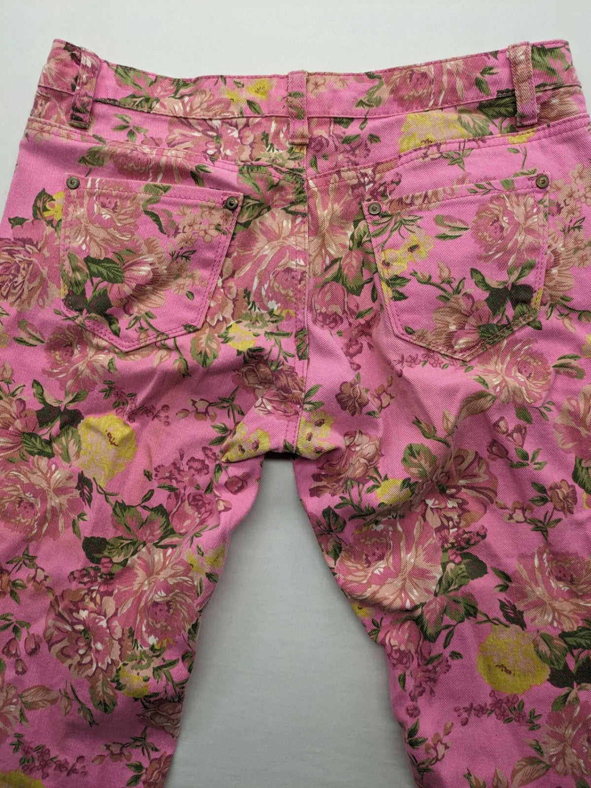 Crazy World floral straight jeans pink with 5-pocket design and slim fit.