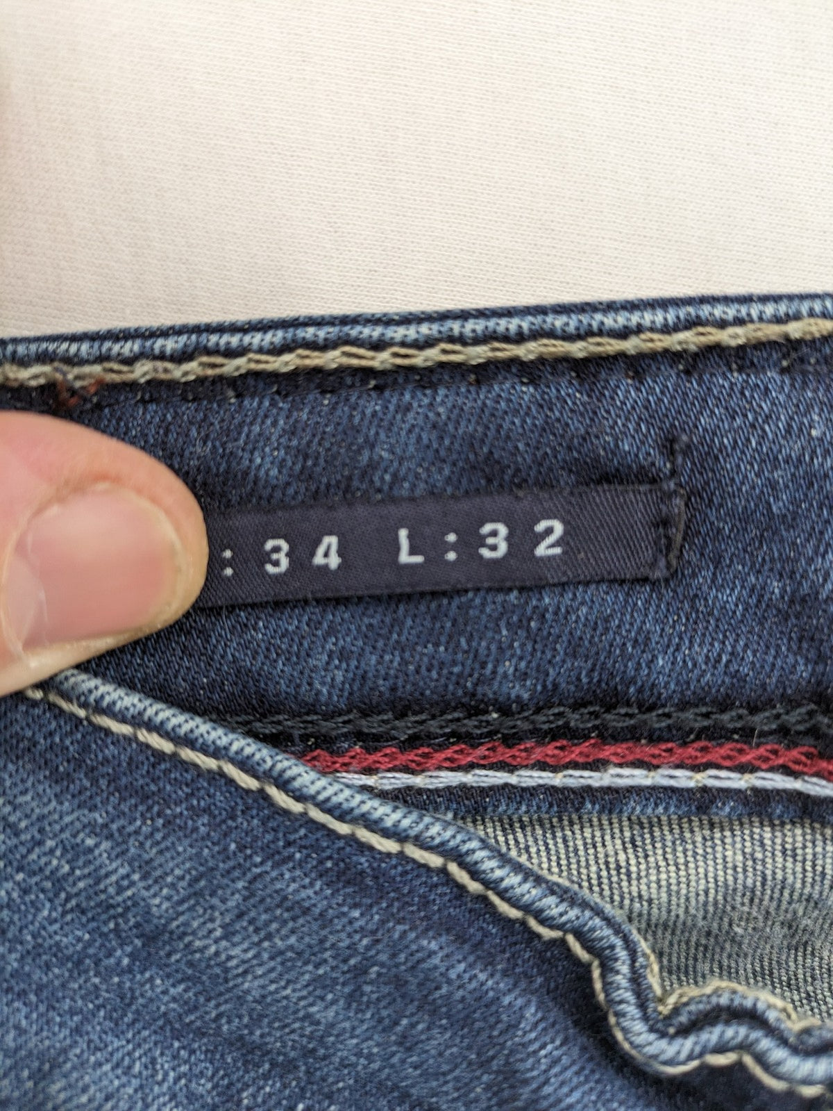Jack's blue tapered jeans with light wash, 98% cotton, 2% elastane blend.